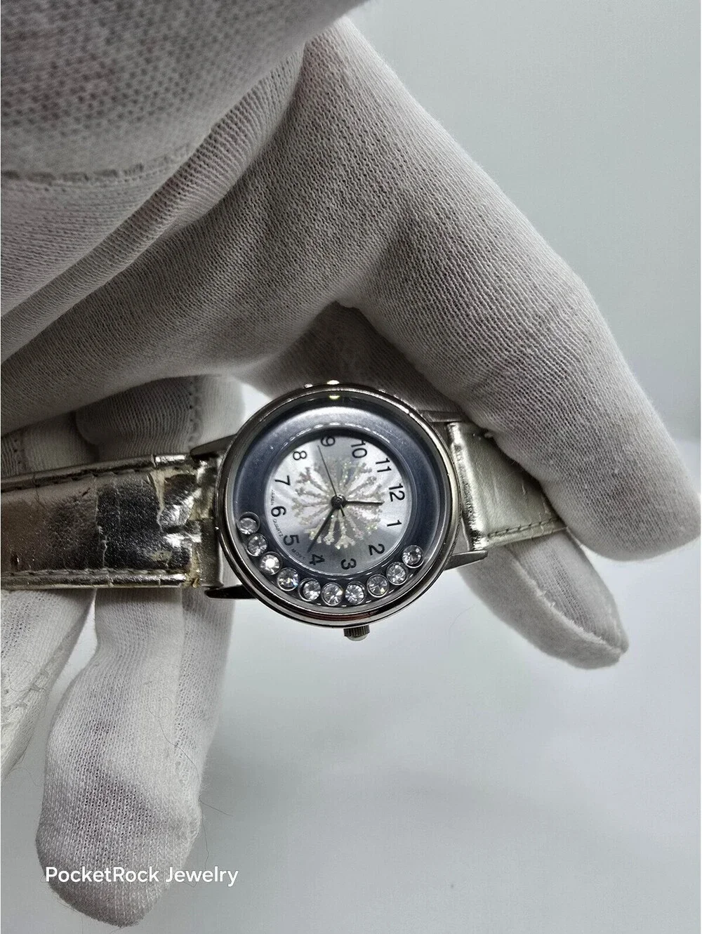 Women’s Quartz Analog Watch Silver Dial Crystal Silver Leather Strap